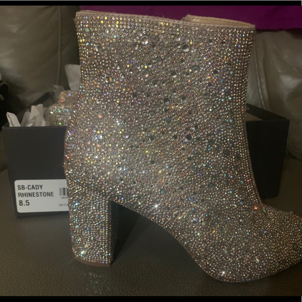 Rhinestone heel shoe